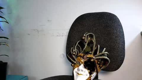 Enzo Moretti online show from November 18, 2025, 1:44 am