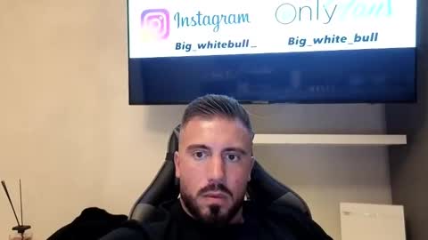 Snapshot of toro_arrapato chatting on October 17, 2025, 7:27 pm toro_arrapato online show from October 17, 2025, 7:27 pm