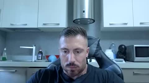 Snapshot of toro_arrapato chatting on June 6, 2026, 4:12 pm toro_arrapato online show from June 6, 2026, 4:12 pm