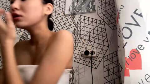 Julia online show from December 20, 2025, 7:37 am