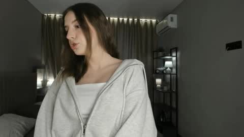 Snapshot of toshacress chatting on February 10, 2026, 5:00 am Kate online show from February 10, 2026, 5:00 am