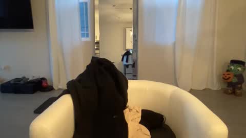 ASH online show from October 22, 2025, 12:55 am