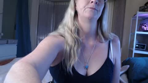 Milly online show from April 27, 2026, 12:30 am