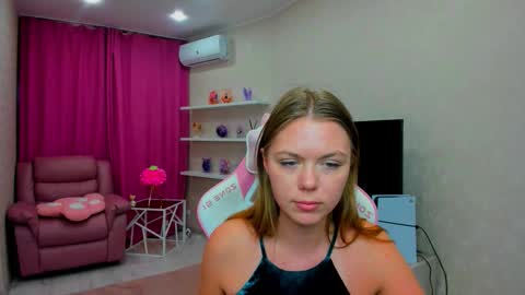 Snapshot of touch_the_heart chatting on February 15, 2026, 7:51 am Touch The Heart online show from February 15, 2026, 7:51 am