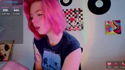 Snapshot of tox1ccherry chatting on March 4, 2026, 5:02 am Melina online show from March 4, 2026, 5:02 am