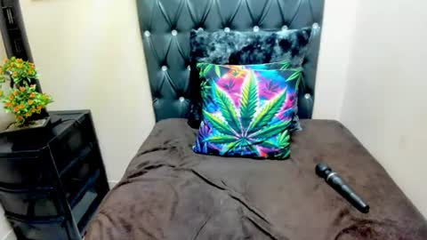 toxicfantasy4u online show from June 12, 2026, 4:44 am