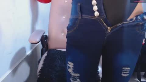 toxca69 online show from November 16, 2025, 2:39 am