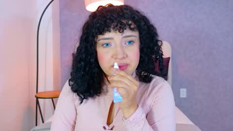 tracielowe_w online show from December 22, 2025, 3:25 am