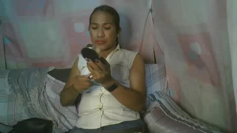 Snapshot of transhottie28 chatting on February 27, 2025, 10:15 am transhottie28 online show from February 27, 2025, 10:15 am