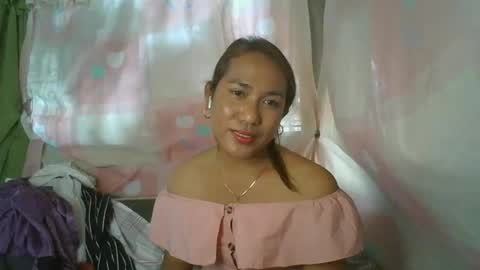 Snapshot of transhottie28 chatting on March 2, 2025, 5:33 am transhottie28 online show from March 2, 2025, 5:33 am