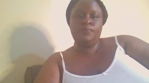 trapqueen0 online show from September 12, 2025, 2:28 pm