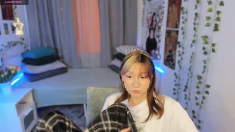 Nyuta Hartmann online show from January 14, 2025, 6:49 pm