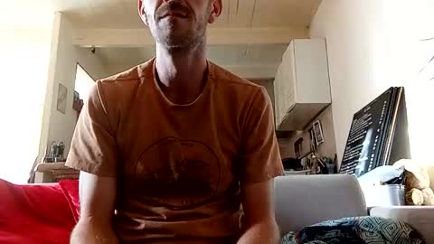 traveler_of_pleasure online show from November 4, 2025, 8:35 am