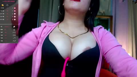 travelergirl online show from May 7, 2026, 3:39 pm