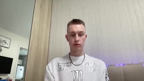 Snapshot of travis_gracile chatting on April 1, 2026, 10:38 am Travis online show from April 1, 2026, 10:38 am