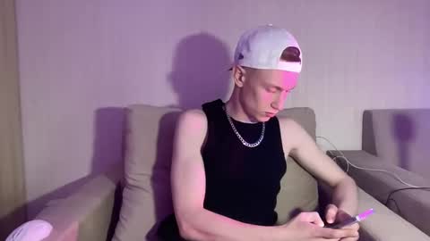 Travis online show from April 8, 2026, 9:20 am