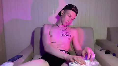 Travis online show from April 23, 2026, 12:29 pm