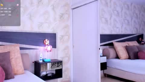 Snapshot of travis_lenox_ chatting on October 30, 2025, 1:18 am Travis online show from October 30, 2025, 1:18 am