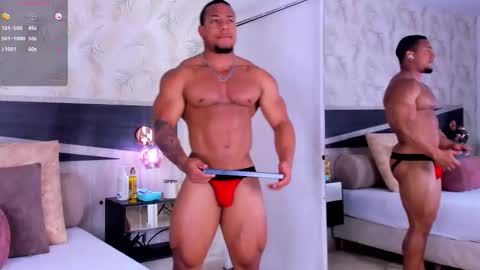 Snapshot of travis_lenox_ chatting on November 4, 2025, 9:03 pm Travis online show from November 4, 2025, 9:03 pm