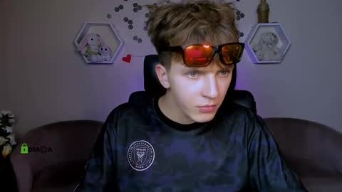 Travis online show from September 18, 2025, 7:16 pm