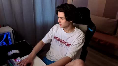 travisrivas online show from May 18, 2026, 2:01 pm