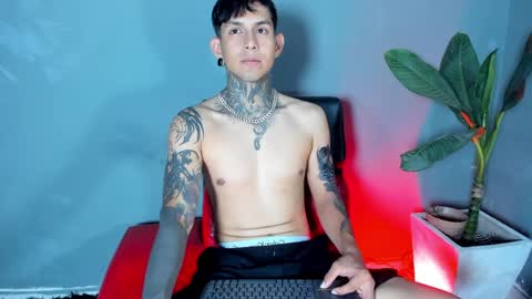 TRAV - INDEPENDENT MODEL online show from March 12, 2025, 9:35 pm