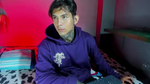 Snapshot of travistanner28 chatting on October 6, 2025, 2:20 am TRAV - INDEPENDENT MODEL online show from October 6, 2025, 2:20 am