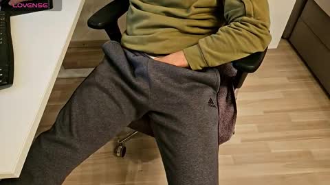 tree1989 online show from September 25, 2025, 6:33 pm