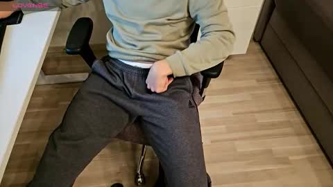 tree1989 online show from November 16, 2025, 7:41 pm