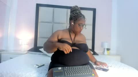 Treisy Vixen big ass online show from July 7, 2026, 3:20 am