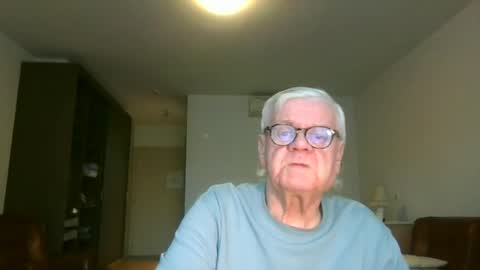 Snapshot of trekbeestje1 chatting on December 19, 2025, 8:32 am trekbeestje online show from December 19, 2025, 8:32 am