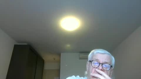 Snapshot of trekbeestje1 chatting on December 20, 2025, 8:10 am trekbeestje online show from December 20, 2025, 8:10 am