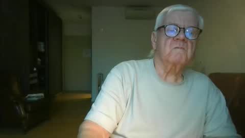 Snapshot of trekbeestje1 chatting on December 21, 2025, 8:32 am trekbeestje online show from December 21, 2025, 8:32 am