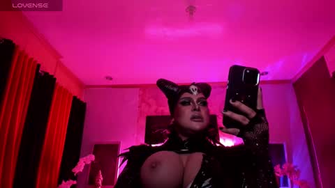 Jade online show from December 10, 2024, 11:43 am