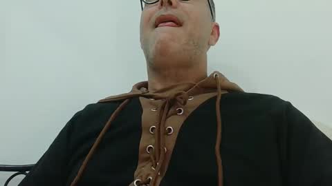 trevido4u online show from December 22, 2025, 2:08 am