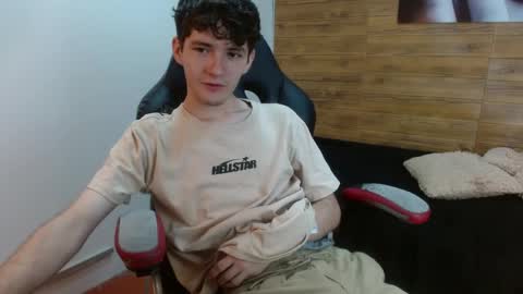 Snapshot of trevor_mob chatting on May 12, 2026, 9:23 pm trevor_mob online show from May 12, 2026, 9:23 pm