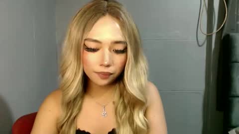 trexie_fucks15 online show from October 3, 2025, 11:24 pm