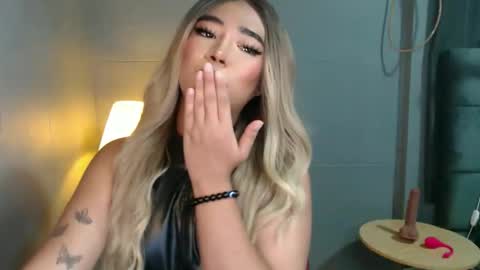 trexie_fucks15 online show from November 4, 2025, 3:38 am