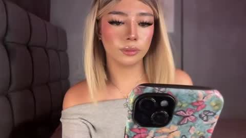 trexie_fucks15 online show from August 6, 2026, 9:06 pm