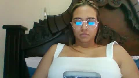 triana_bell online show from December 2, 2024, 9:17 pm
