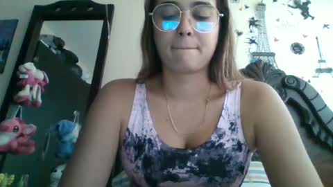 triana_bell online show from October 11, 2025, 1:53 pm