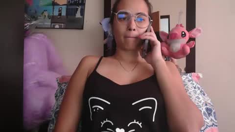 Snapshot of triana_bell chatting on April 16, 2026, 4:30 pm triana_bell online show from April 16, 2026, 4:30 pm