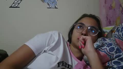 Snapshot of triana_bell chatting on April 19, 2026, 12:11 am triana_bell online show from April 19, 2026, 12:11 am