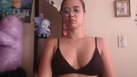 Snapshot of triana_bell chatting on April 28, 2026, 5:40 pm triana_bell online show from April 28, 2026, 5:40 pm
