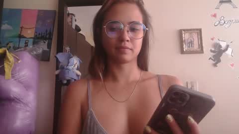 Snapshot of triana_bell chatting on April 29, 2026, 5:17 pm triana_bell online show from April 29, 2026, 5:17 pm