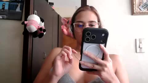 Snapshot of triana_bell chatting on June 20, 2026, 7:05 pm triana_bell online show from June 20, 2026, 7:05 pm