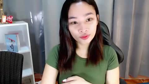 tricia_slut online show from May 3, 2026, 6:19 am