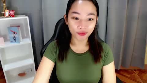 tricia_slut online show from May 4, 2026, 5:36 am