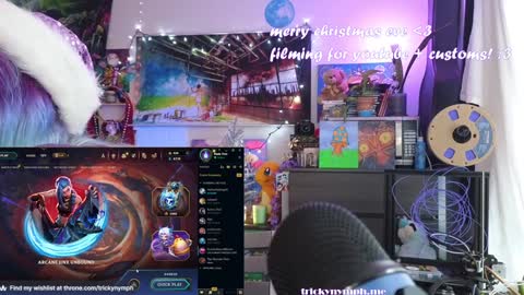 Cassie online show from December 24, 2024, 7:33 pm