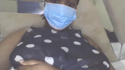 Snapshot of trinahluicy chatting on April 10, 2026, 10:25 pm trinahluicy online show from April 10, 2026, 10:25 pm